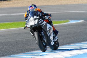 Moto2 rookie Binder injured in testing crash at Valencia