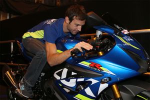 Suzuki signs Guintoli for 2017 BSB championship
