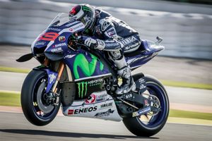 Lorenzo scorches to Valencia MotoGP pole position