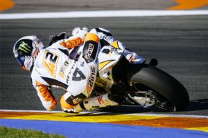 Heavy crashes halt Suzuki's progress on Wednesday