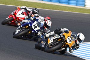 Falzon fends off Allerton for opening ASBK race victory