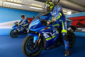 Iannone and Rins ride 2017 Suzuki GSX-R1000R at Phillip Island