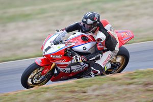 Herfoss leads Maxwell on Friday in ASBK at Wakefield Park