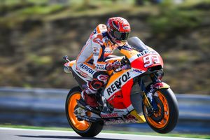 Marquez edges Rossi for pole at Czech grand prix