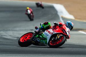 Aruba.it Racing Ducati extends contract with Melandri for 2018