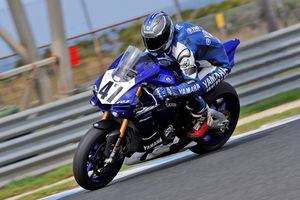 Maxwell back on the bike at Phillip Island ride day