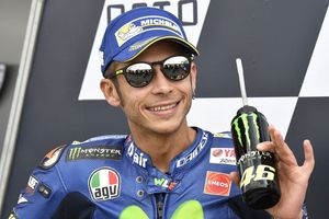 Rossi undergoes successful surgery on broken leg