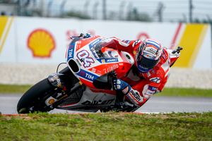 Dovizioso takes MotoGP title fight to Valencia with Sepang victory