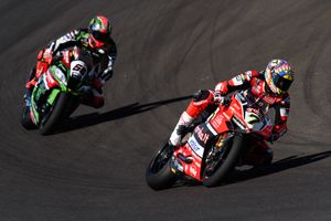 Race on for second in WorldSBK between Sykes and Davies