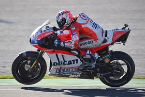 Late crash dashes Dovizioso's MotoGP championship hopes