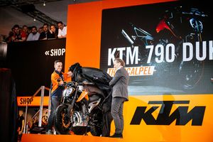 KTM makes 2018 model 790 Duke official at EICMA
