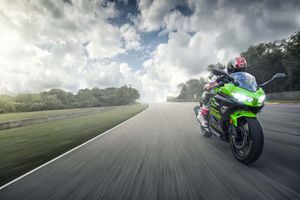 The 2018 Ninja 400 is now available in Australia