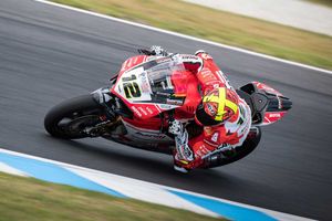 Fores edges ahead in final WorldSBK free practice