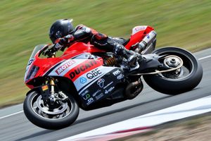 Top five for DesmoSport Ducati's Bayliss at Wakefield Park