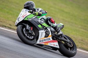 Swann Insurance Kawasaki's Walters in Wakefield Park ASBK mix
