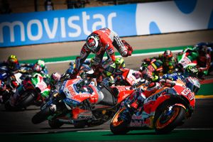 Lorenzo calls out Marquez over first turn Aragon crash
