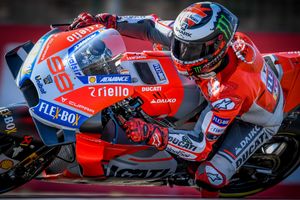 Lorenzo secures pole in Ducati 1-2 at Aragon MotoGP