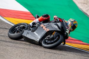 Davies experiences first hit-out on WorldSBK-spec Ducati Panigale V4 R