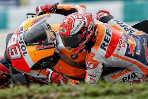 Milestone win in Malaysia for Marquez following Rossi crash