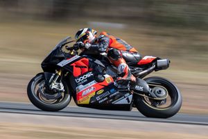 Record lap sees Maxwell sprint to Morgan Park ASBK pole