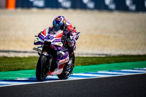 Record-setting Martin storms to Australian GP pole