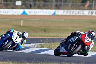 ASBK: Three-way fight for series heats up in Queensland