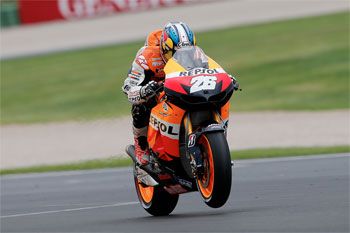 Pedrosa closes MotoGP season with victory in Valencia crash-fest