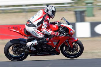 Suzuki and Honda to remain on Dunlop during ASBK 2013