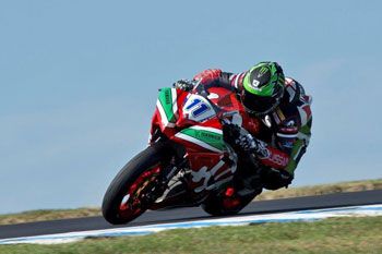 Lowes secures World Supersport pole position for Yamaha in Australia