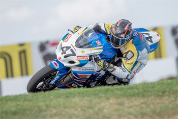 Maxwell scores Australian Superbike WSBK Cup pole for Suzuki