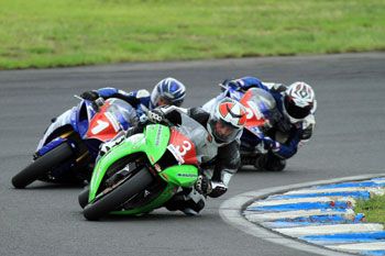 Walters races to opening FX-Superbike victory of 2013 season