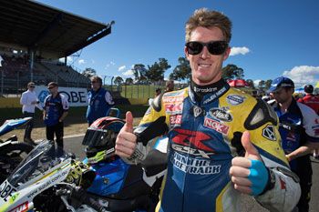 Maxwell streaks to round five opening race win in Sydney