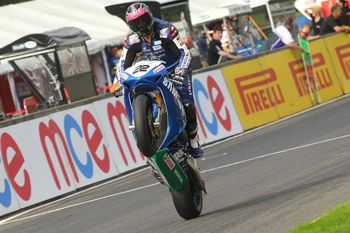 Lowes lowers benchmark pace in BSB Cadwell Park qualifying