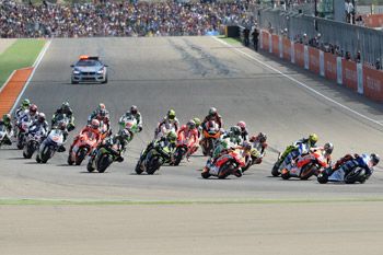 Marquez beats Lorenzo to Aragon victory as Pedrosa crashes out