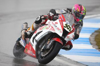 Wet weather shake-up on day one of BSB at Donington