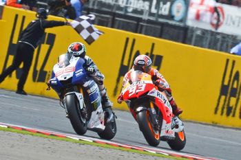 Lorenzo edges out Marquez in classic MotoGP duel at Silverstone