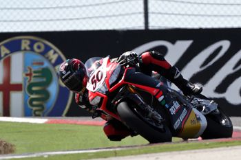 Guintoli leads depleted Superbike field at Istanbul Park